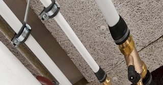 Замена труб водоснабжения в квартире: цена от 2109 руб. - СантехДомМрв